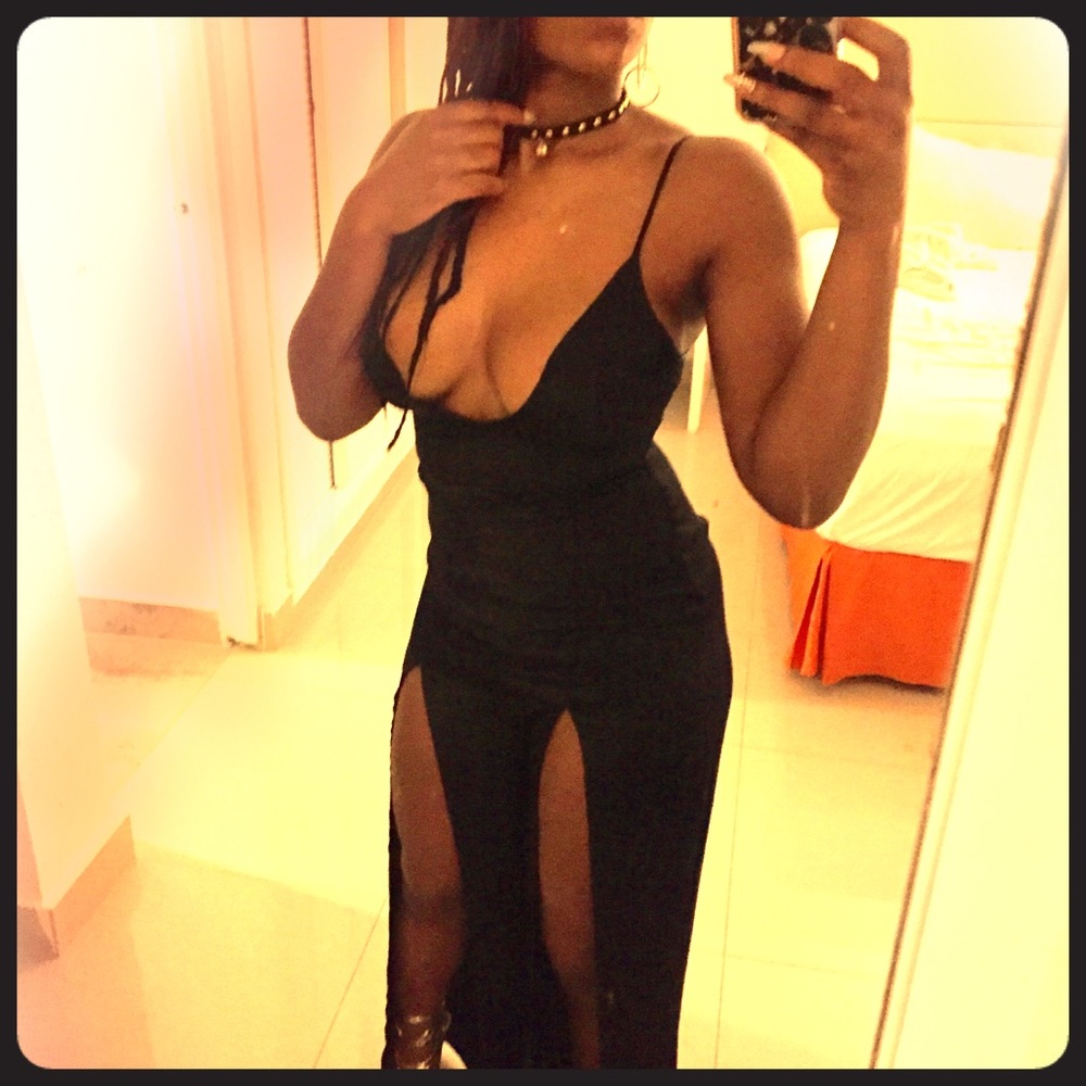 ♠️ Black plunge split leg jumpsuit
